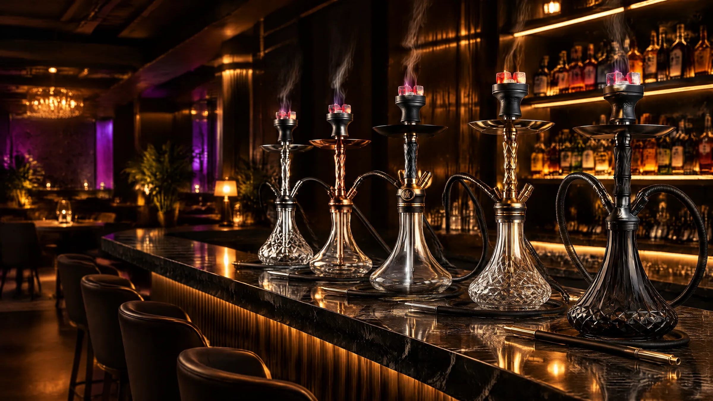 Пять кальянов MOS-HOOKAH в едином стиле на барной стойке ресторана